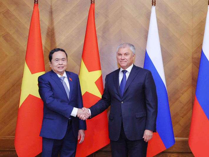 Chủ tịch Quốc hội Trần Thanh Mẫn và Chủ tịch Duma Quốc gia, Quốc hội Liên bang, Liên bang Nga Vyacheslav Victorovich Volodin. Ảnh: Thống Nhất - TTXVN 