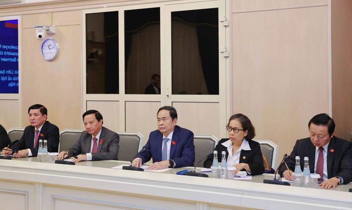 Chủ tịch Quốc hội Trần Thanh Mẫn và thành viên đoàn Việt Nam tại cuộc hội đàm với Chủ tịch Duma Quốc gia Quốc hội Liên bang Nga Vyacheslav Victorovich Volodin. Ảnh: Thống Nhất - TTXVN 