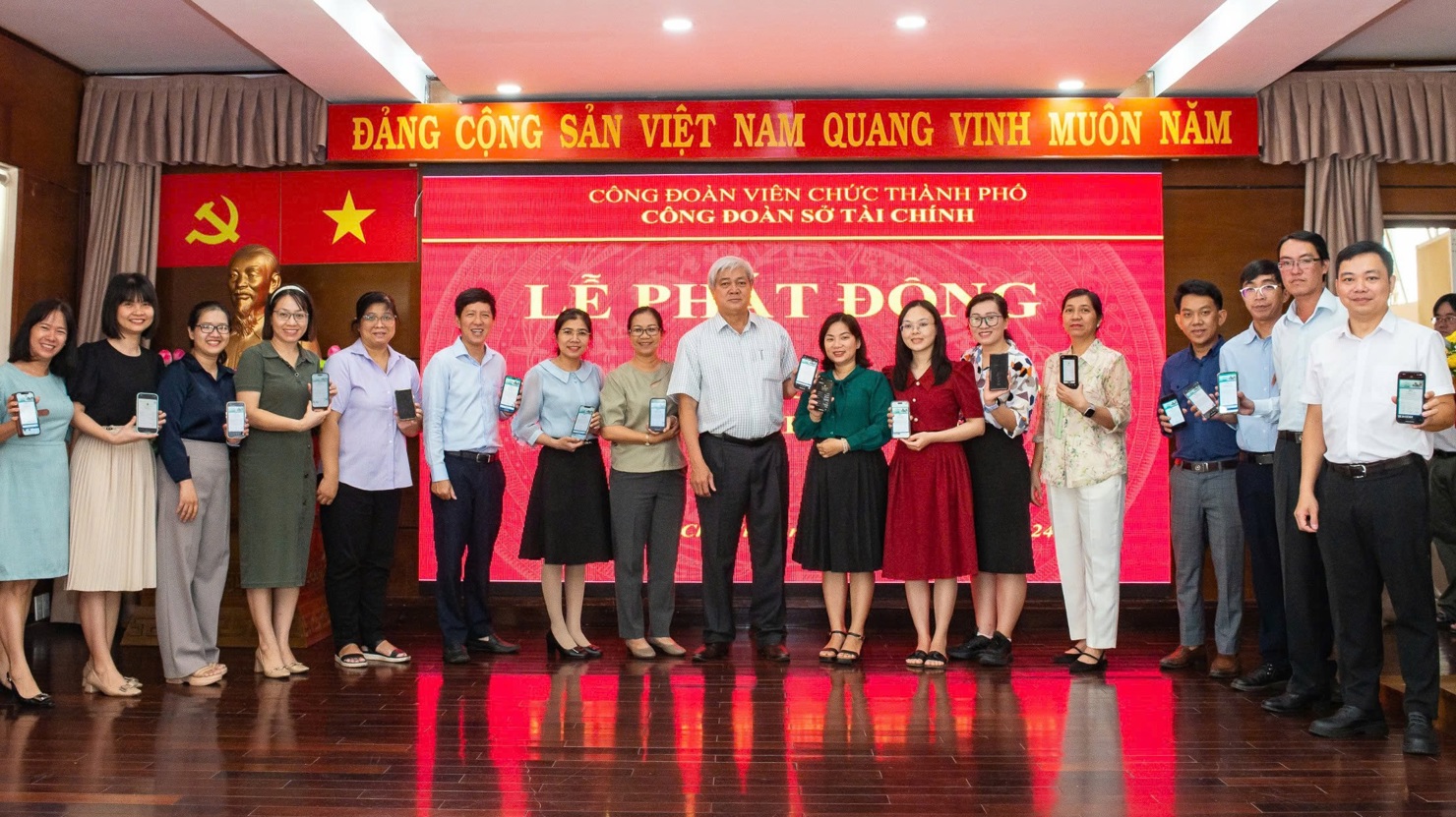 Công chức, người lao động Sở Tài chính TP. Hồ Chí Minh đã tích cực hưởng ứng ủng hộ. Ảnh: Văn Quý