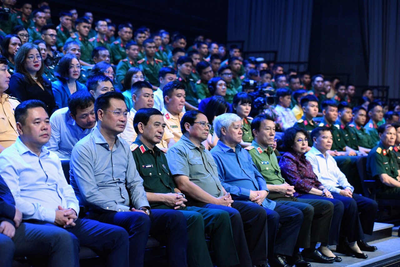 Các đại biểu tham dự chương trình "Điểm tựa Việt Nam". Ảnh: VGP/Nhật Bắc 