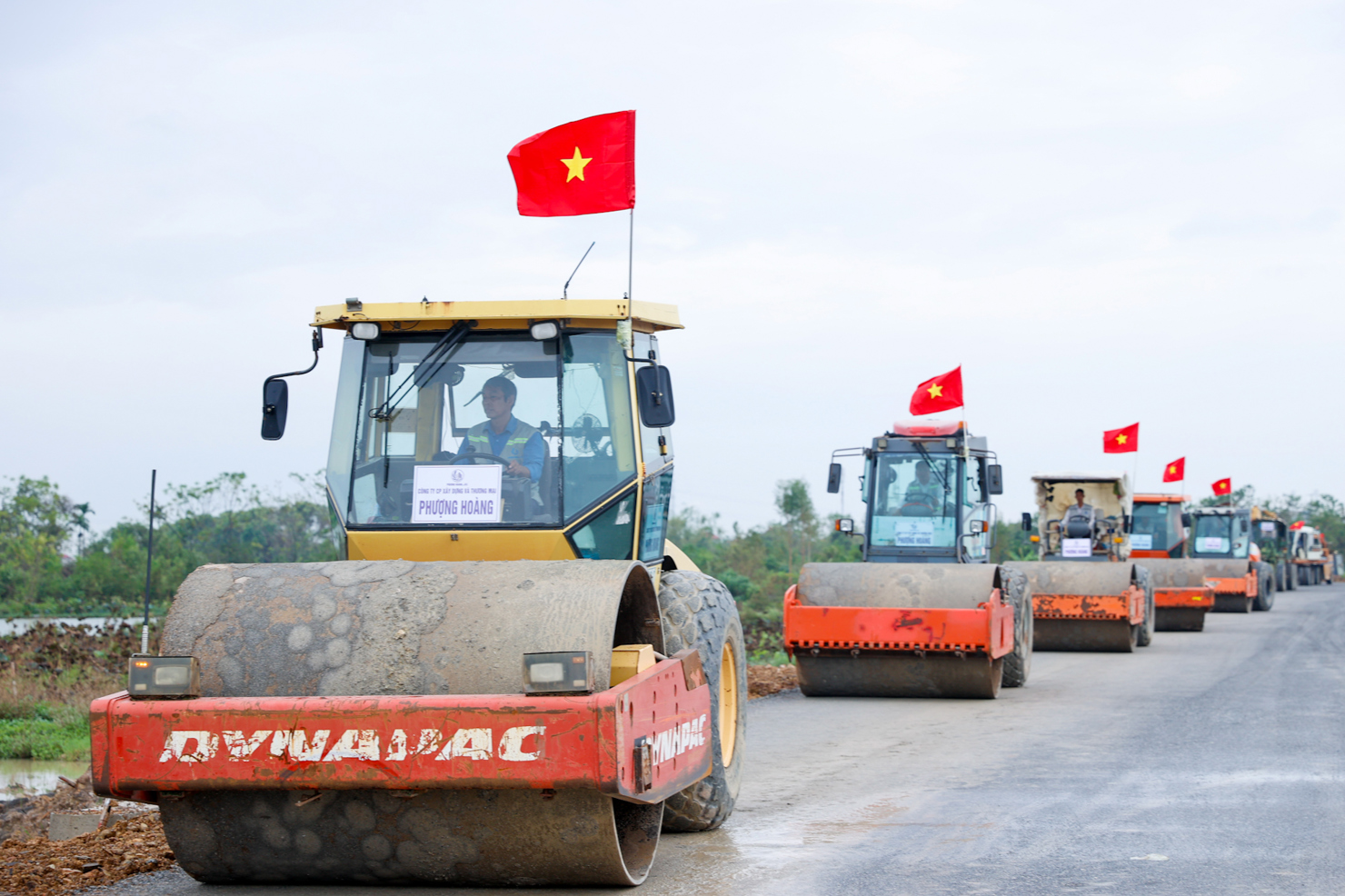 Tỉnh Bắc Ninh yêu cầu các nhà thầu thi công 3 ca, 4 kíp nhằm đẩy nhanh tiến độ thực hiện dự án. Ảnh: VGP/Nhật Bắc