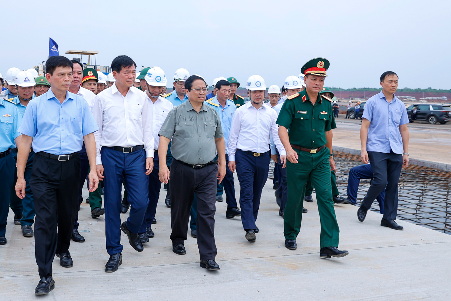 Thủ tướng Phạm Minh Chính kiểm tra dự án sân bay Long Thành giai đoạn 1. Ảnh: VGP/Nhật Bắc  