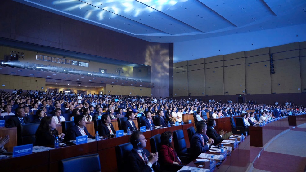 Toàn cảnh Hội nghị công bố Quy hoạch tỉnh Bình Dương thời kỳ 2021 - 2030, tầm nhìn đến năm 2050. Ảnh: T. Sơn