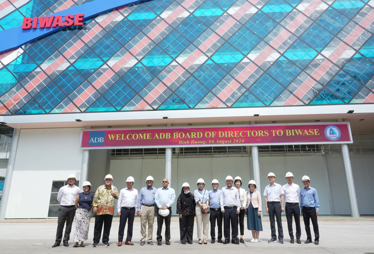 Đoàn lãnh đạo cấp cao ADB đến thăm nhà máy phát điện từ lò đốt 5MW.