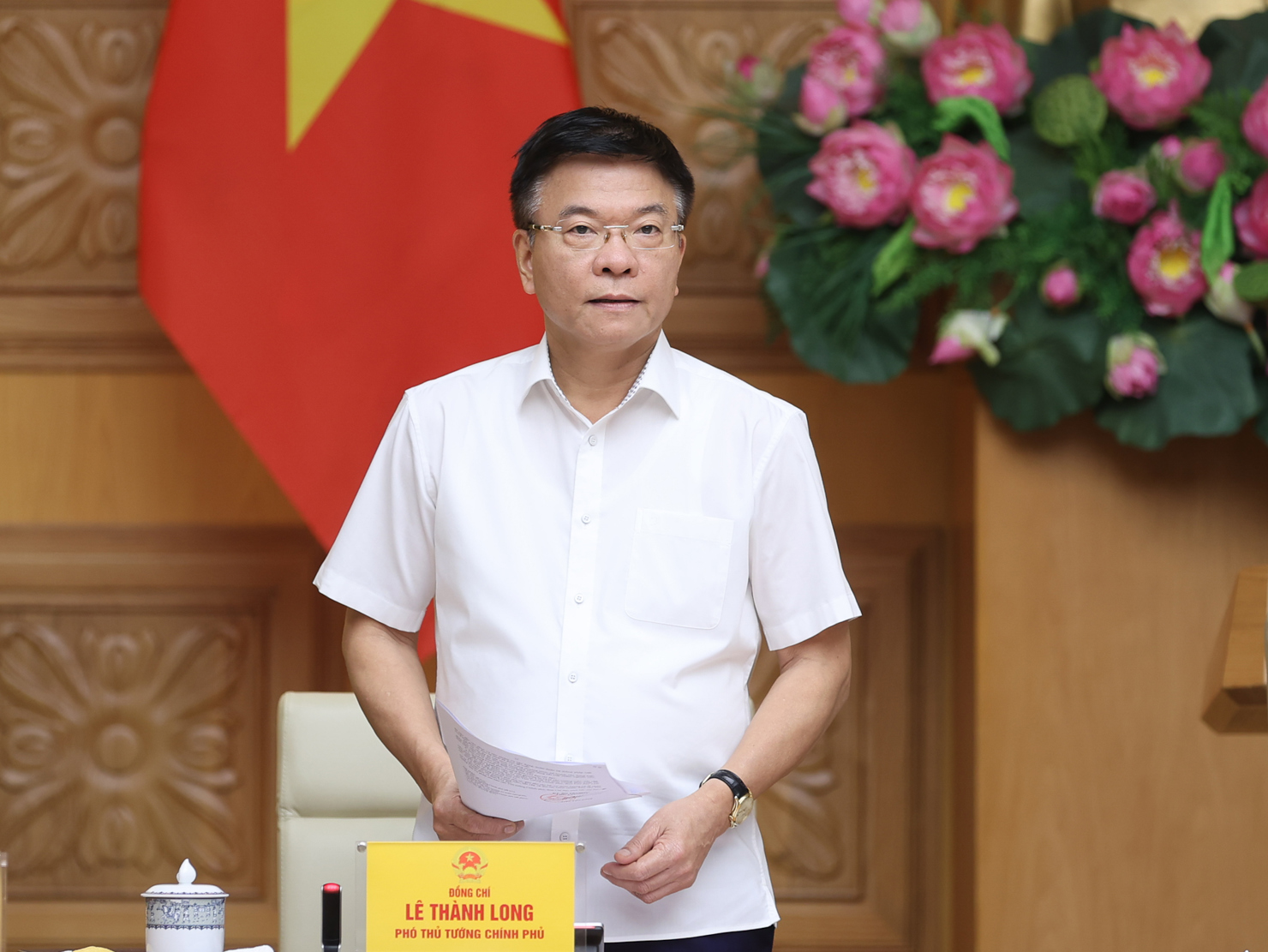 Phó Thủ tướng Lê Thành Long, Phó Trưởng ban Thường trực Ban Chỉ đạo rà soát, xử lý vướng mắc trong hệ thống văn bản quy phạm pháp luật phát biểu tại cuộc họp. Ảnh: VGP/Nhật Bắc 