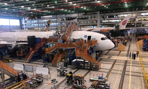 Máy bay 787 Dreamliner đang được lắp ráp tại nhà máy của Boeing ở Bắc Charleston, bang Nam Carolina, Mỹ hồi tháng 5/2023. Ảnh: AFP