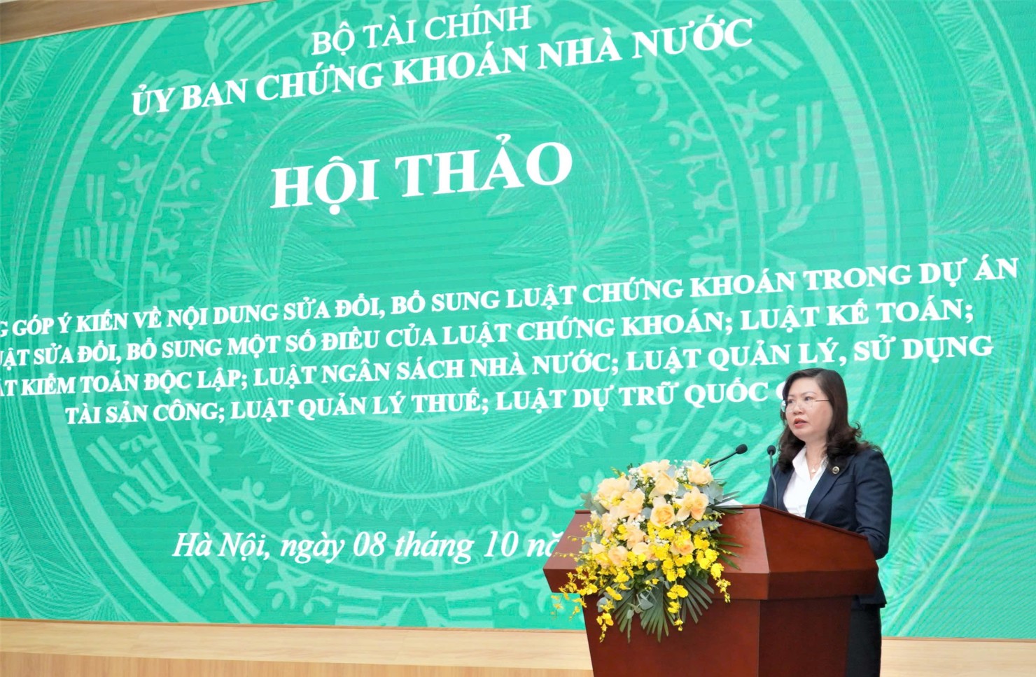 Bà Vũ Thị Chân Phương - Chủ tịch Ủy ban Chứng khoán Nhà nước.