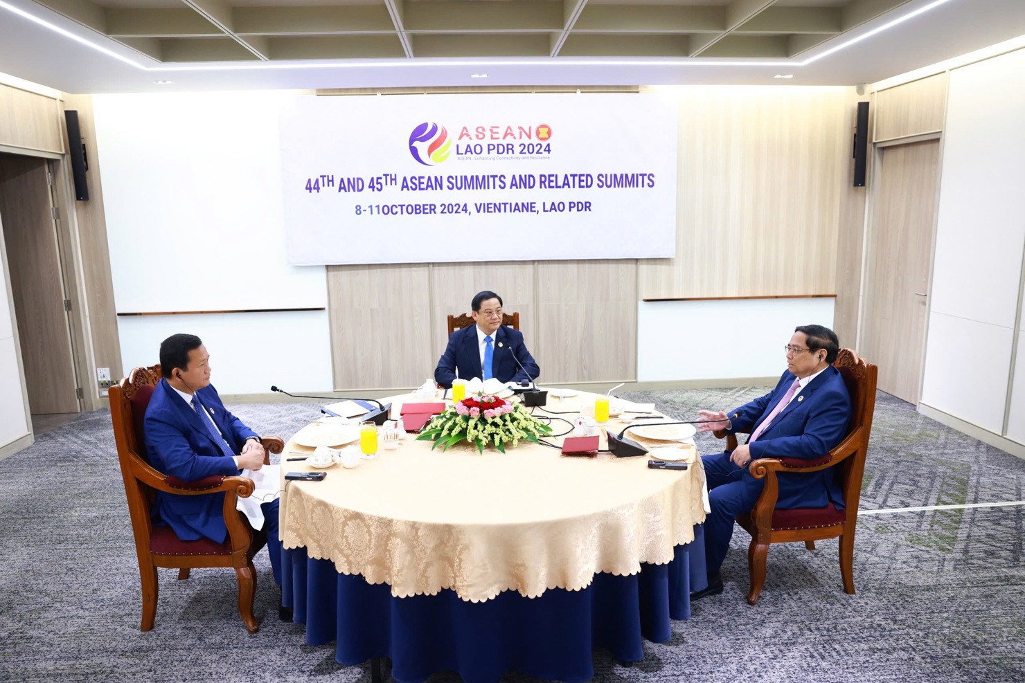 Ba Thủ tướng nhất trí đánh giá nhiều cơ chế hợp tác ba bên giữa Việt Nam - Campuchia - Lào đã được hình thành và phát huy hiệu quả, góp phần thiết thực vào việc củng cố và vun đắp cho hợp tác ba nước. Ảnh: VGP/Nhật Bắc 