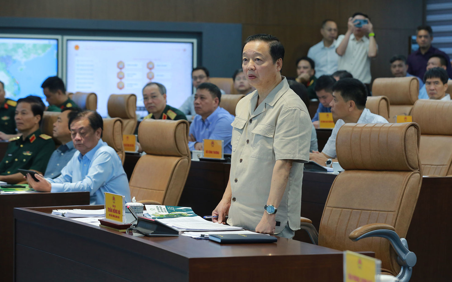Phó Thủ tướng Trần Hồng Hà nhấn mạnh yêu cầu bảo đảm thông tin xuyên suốt trong mọi tình huống thiên tai, khẩn cấp, bất khả kháng. Ảnh: VGP/Minh Khôi 