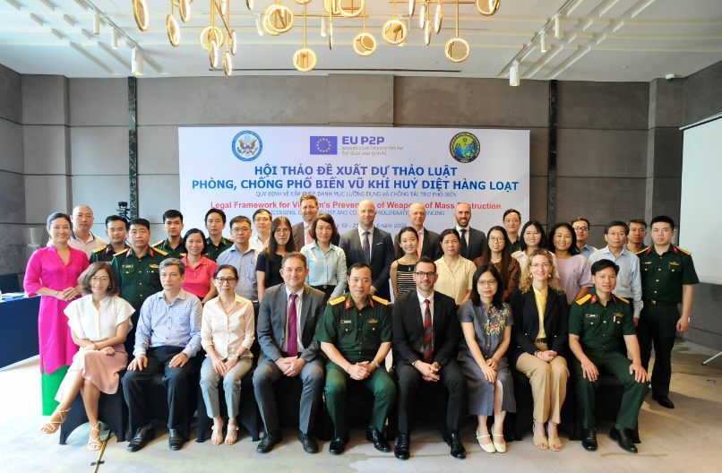 Các đại biểu tham dự hội thảo.