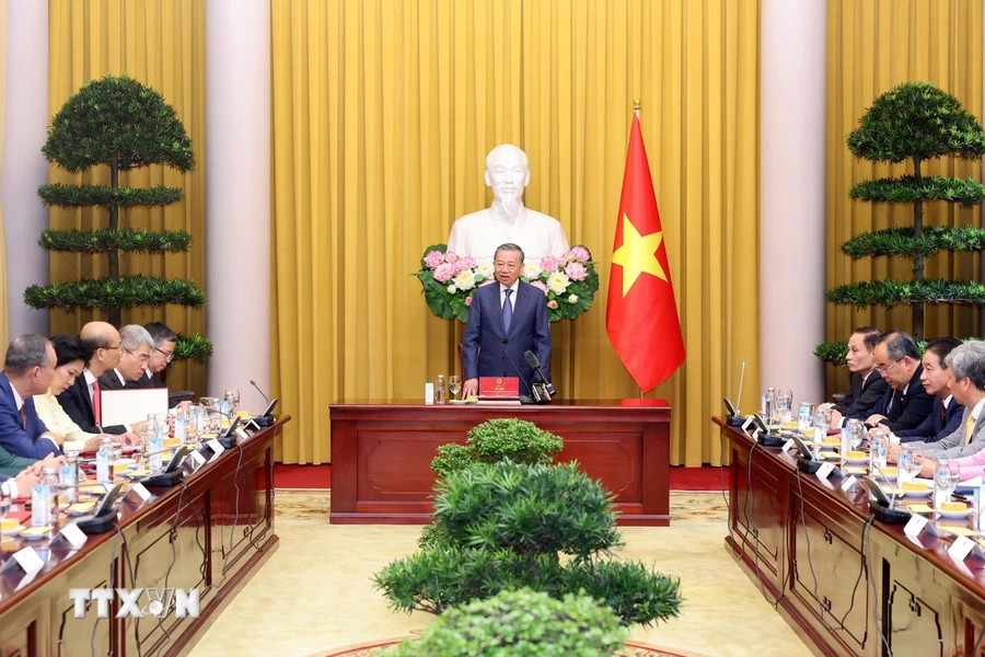 Chia sẻ với các Đại sứ được bổ nhiệm về những thuận lợi, khó khăn, Tổng Bí thư, Chủ tịch nước Tô Lâm nhấn mạnh, vị thế của Việt Nam được tăng cường trên trường quốc tế; Việt Nam tham gia tích cực và có trách nhiệm tại các diễn đàn đa phương. Ảnh: TTXVN 