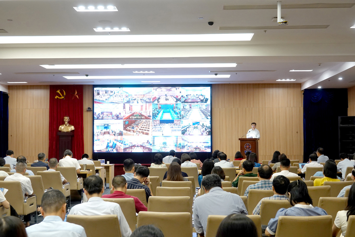 Hội nghị triển khai quy định về tiền sử dụng đất, tiền thuê đất, Quỹ phát triển đất do Bộ Tài chính tổ chức.
