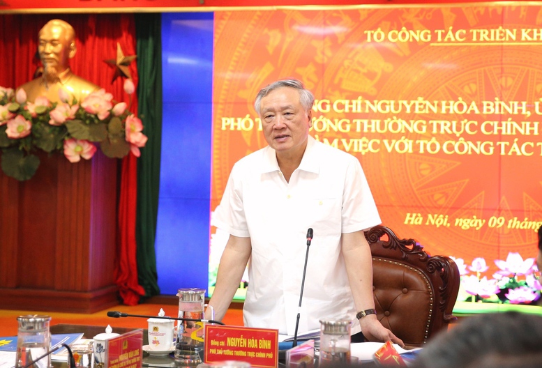 Phó Thủ tướng Thường trực Chính phủ Nguyễn Hòa Bình phát biểu chỉ đạo tại buổi làm việc với Tổ Công tác triển khai Đề án 06 của Chính phủ.