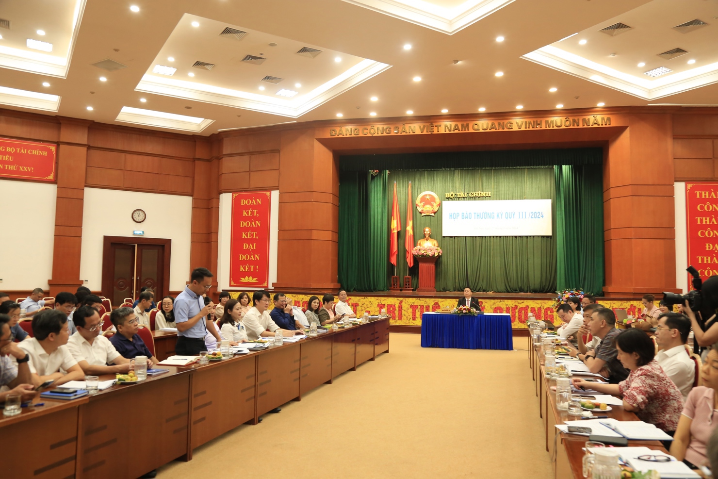 Toàn cảnh Họp báo.