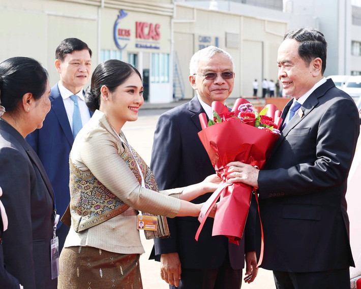 Lễ đón Chủ tịch Quốc hội Trần Thanh Mẫn tại Sân bay quốc tế Wattay, Thủ đô Vientiane. Ảnh: Thống Nhất