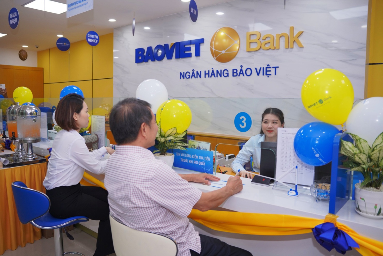 Đến cuối tháng 9, tăng trưởng cho vay khách hàng đạt 12%, trong khi tiền gửi khách hàng tăng 8,3%, đạt 57.230 tỷ đồng. 