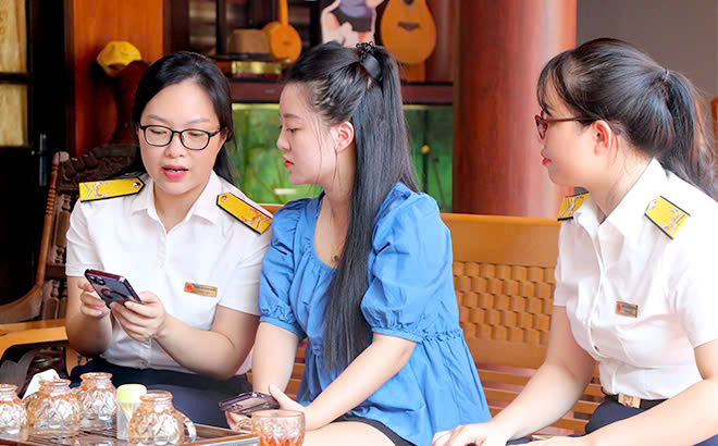 Triển khai rộng rãi ứng dụng eTax Mobile trên điện thoại di động.