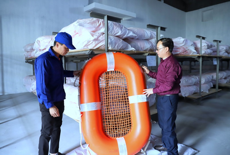 Tổ chức, doanh nghiệp được lựa chọn thuê bảo quản hàng DTQG phải có địa điểm kho chứa hàng DTQG theo các vùng chiến lược.
