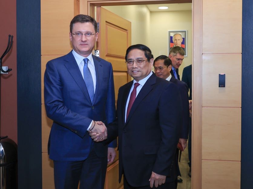 Thủ tướng Chính phủ Phạm Minh Chính và Phó Thủ tướng Chính phủ Liên bang Nga Alexander Novak. Ảnh: VGP/Nhật Bắc 