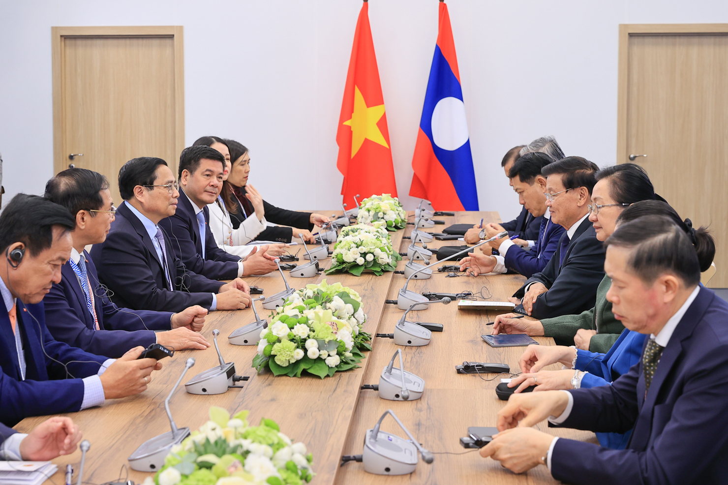 Thủ tướng Phạm Minh Chính hội kiến Tổng Bí thư, Chủ tịch nước Lào Thongloun Sisoulith. Ảnh: VGP/Nhật Bắc 