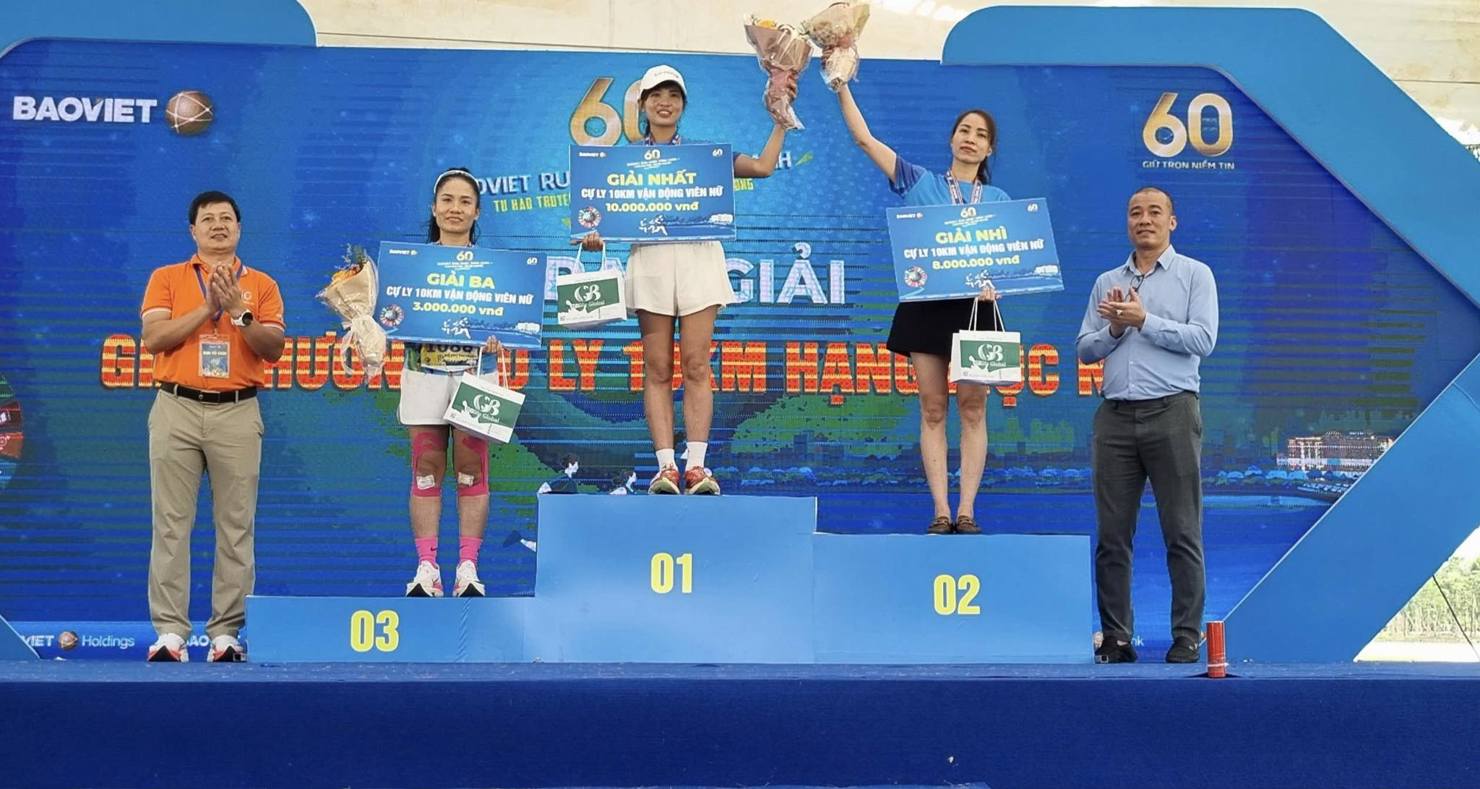 Giải chạy BAOVIET Run - Hành trình xanh 2024 là cách các cán bộ, tư vấn viên Bảo Việt sát cánh bên nhau, cùng rèn luyện sức khỏe, lan tỏa lối sống xanh.