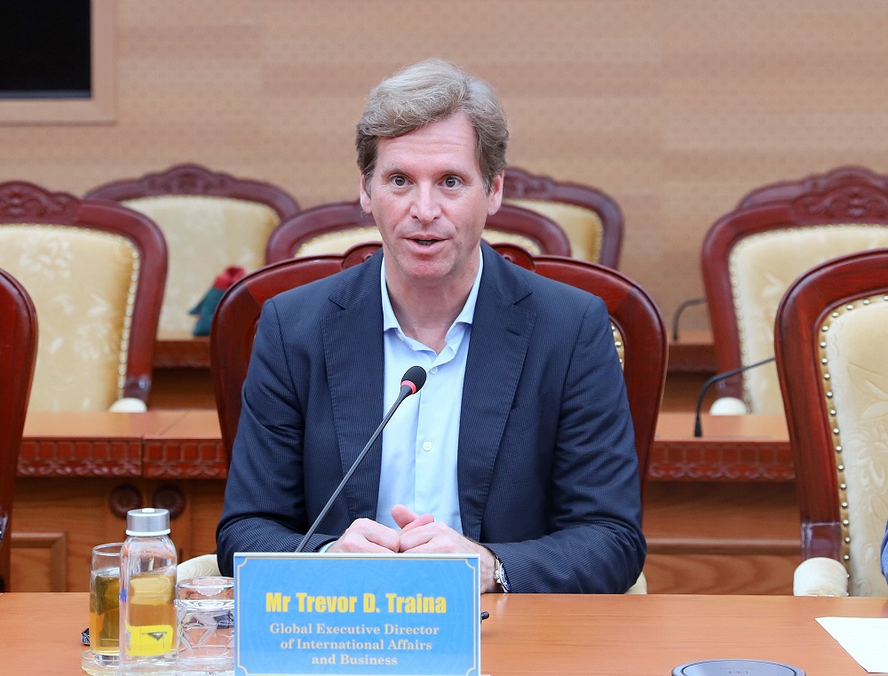 &Ocirc;ng Trevor D. Traina - Gi&aacute;m đốc Điều h&agrave;nh To&agrave;n cầu về C&aacute;c vấn đề Quốc tế v&agrave; Kinh doanh C&ocirc;ng ty TFH ph&aacute;t biểu tại buổi tiếp.&nbsp;