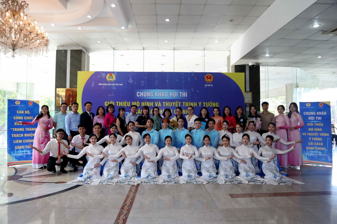 Đội thi của Công đoàn Bộ Tài chính.