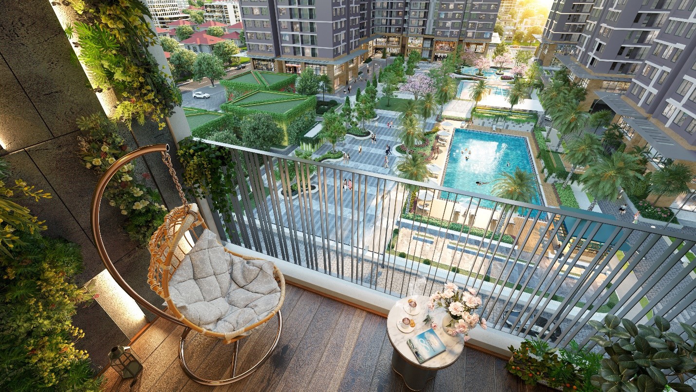 Ban công diện tích rộn, không gian giao hòa với thiên nhiên. Ảnh: HTN