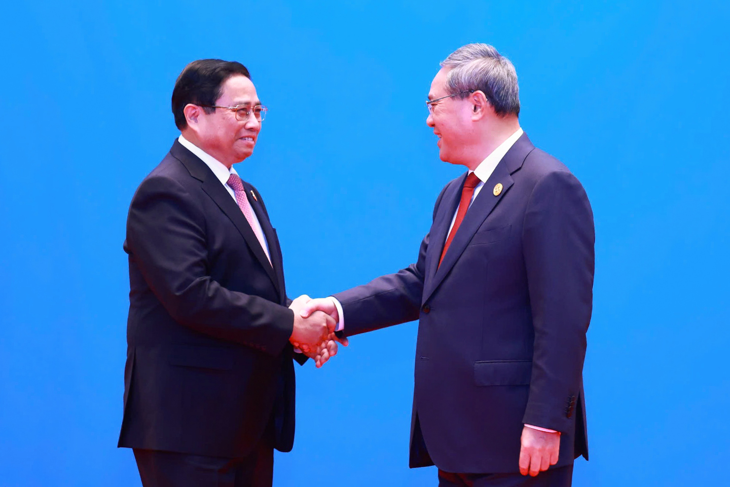 Thủ tướng Trung Quốc Lý Cường đón Thủ tướng Phạm Minh Chính và các trưởng đoàn tham dự Hội nghị GMS mở rộng lần thứ 8 - Ảnh: VGP/Nhật Bắc 