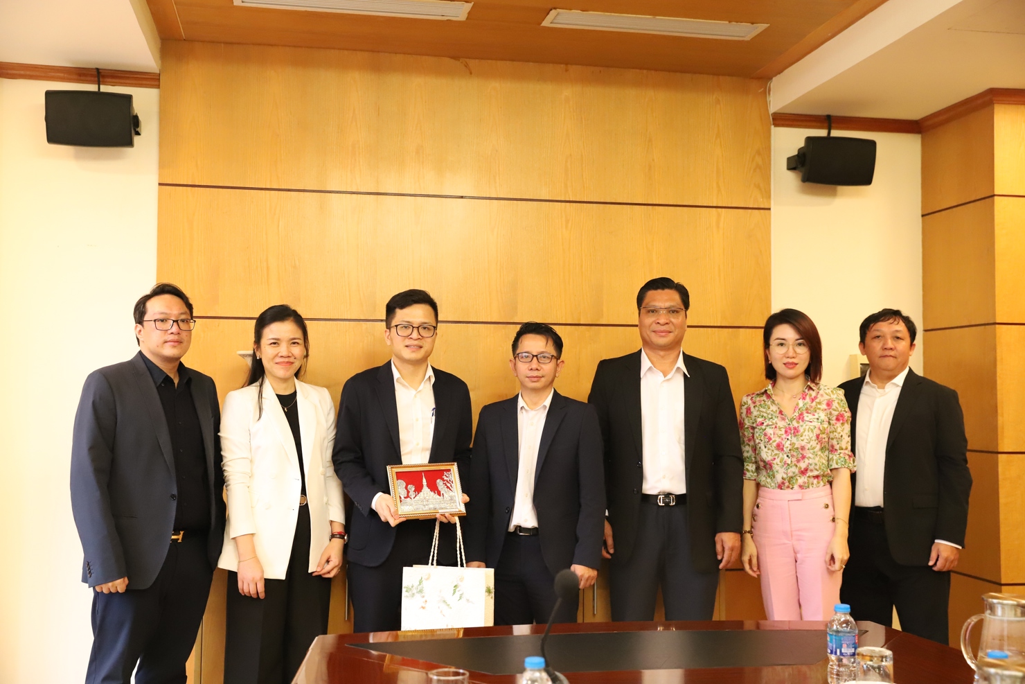 C&aacute;c đại biểu chụp h&igrave;nh lưu niệm.&nbsp;