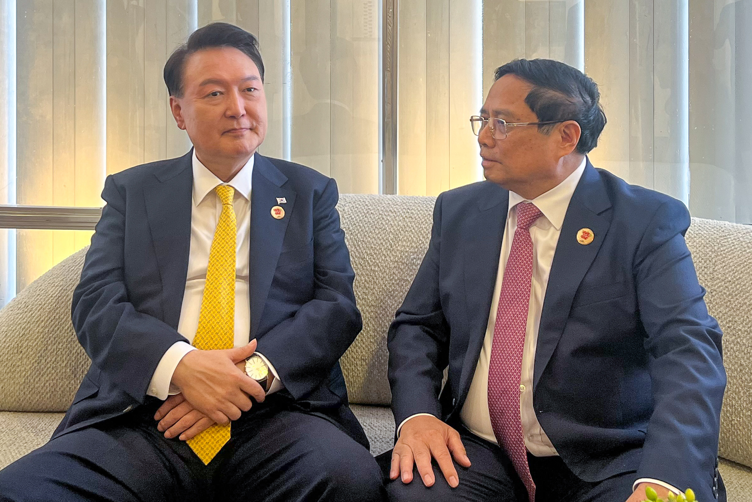 Thủ tướng Phạm Minh Ch&iacute;nh gặp Tổng thống H&agrave;n Quốc Yoon Suk Yeol - Ảnh: VGP/Nhật Bắc