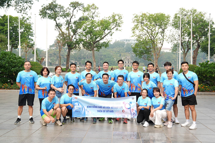 Sinh hoạt Câu lạc bộ DATC RUN mở rộng là một trong số chuỗi hoạt động hưởng ứng Tháng hành động vì Bình đẳng giới của DATC