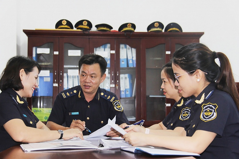 Cán bộ, công chức Hải quan Quảng Nam luôn tạo thuận lợi cho các DN trên địa bàn thông quan nhanh chóng hàng hóa xuất nhập khẩu. 