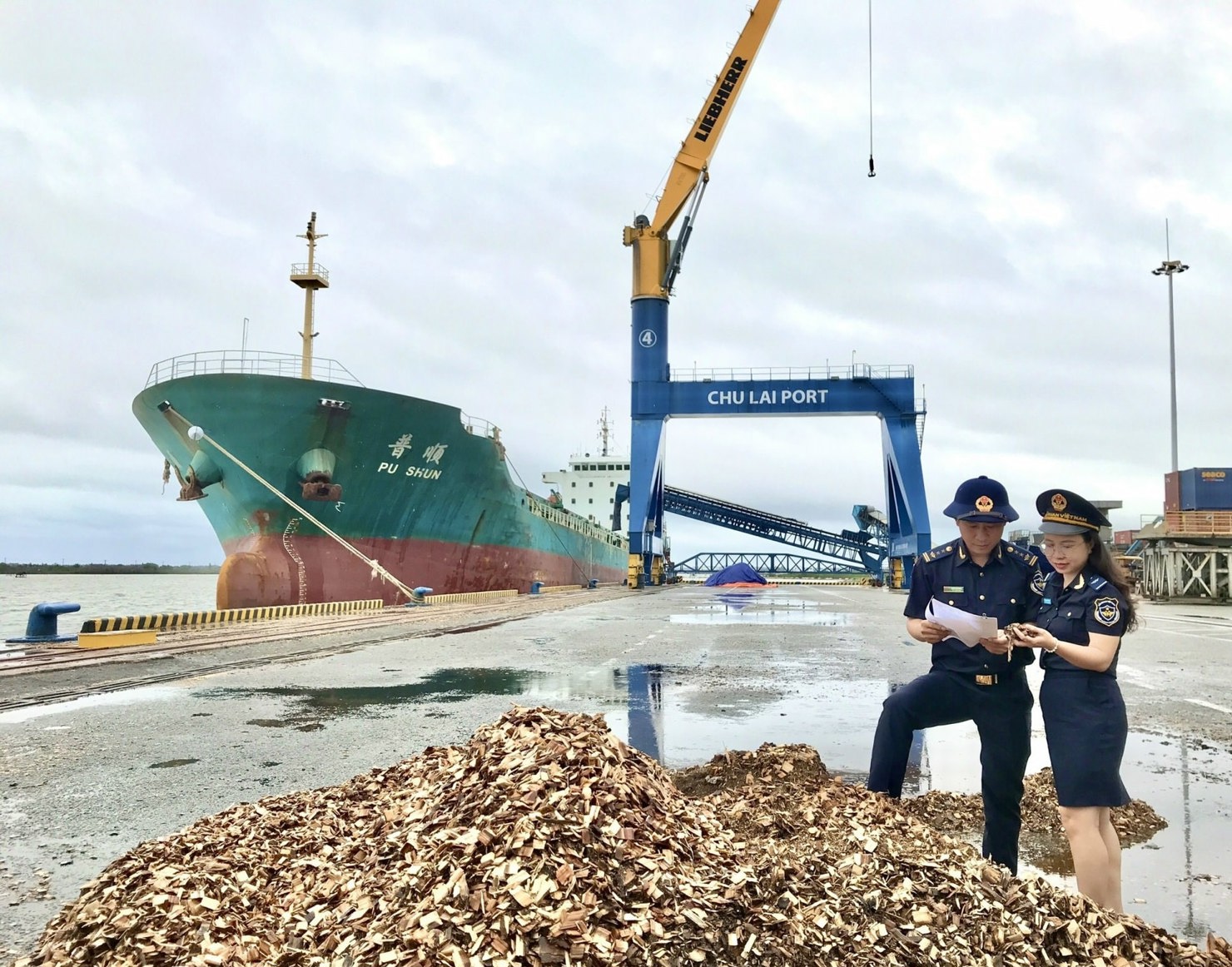 Trong các tháng cuối năm, Hải quan Quảng Nam sẽ phối hợp với lực lượng chức năng tăng cường triển khai các biện pháp nghiệp vụ để đấu tranh buôn lậu, gian lận thương mại tại các "điểm nóng".