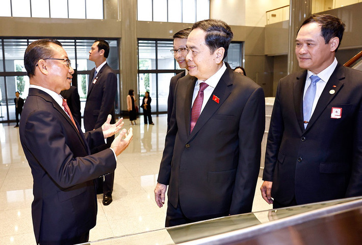Chủ tịch Quốc hội Trần Thanh Mẫn và Chủ tịch Quốc hội Seah Kian Peng thăm Trụ sở Quốc hội Singapore. Ảnh: Doãn Tấn - TTXVN