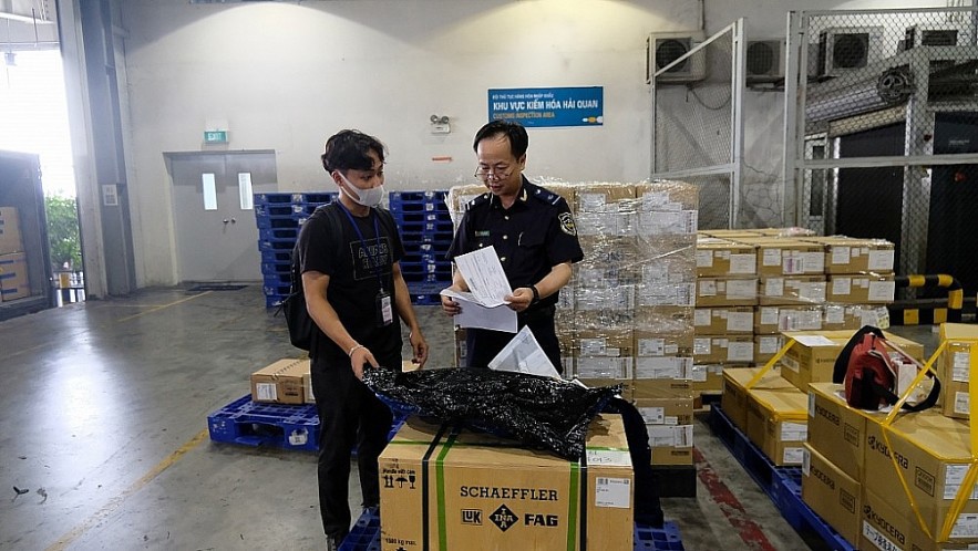 Lực lượng hải quan tập trung tăng cường kiểm tra các mặt hàng trọng điểm. Ảnh: internet