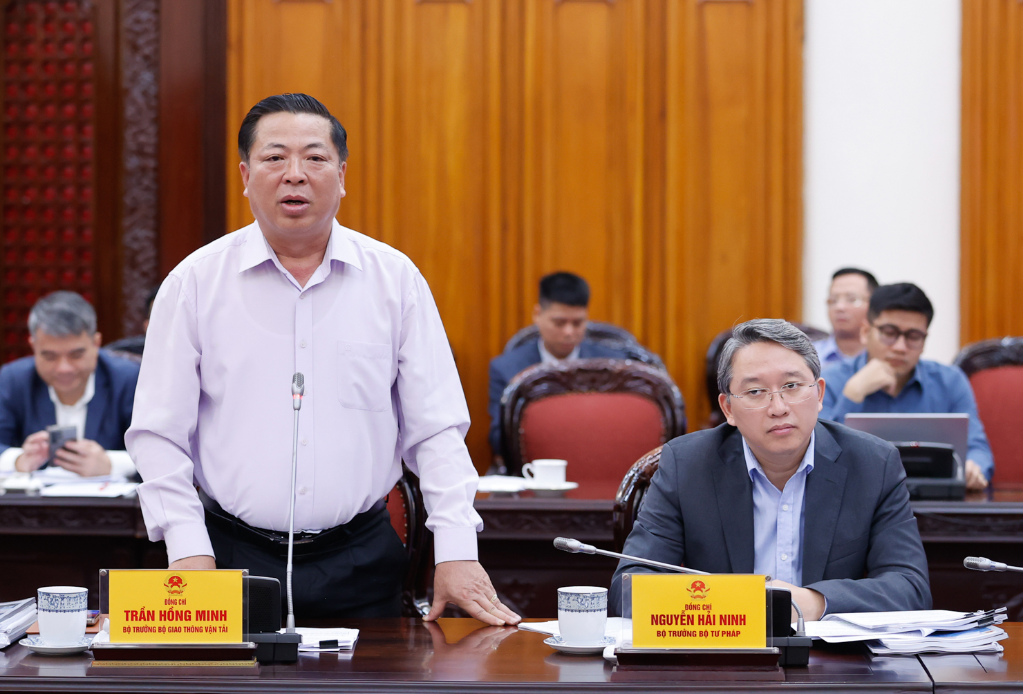 Bộ trưởng Bộ Giao thông vận tải Trần Hồng Minh phát biểu tại cuộc họp - Ảnh: VGP/Nhật Bắc