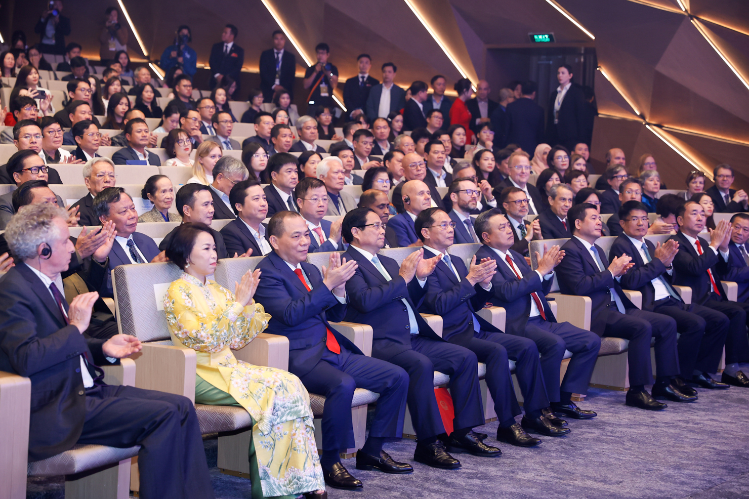 Thủ tướng Phạm Minh Chính cùng các đại biểu dự Lễ trao giải thưởng VinFuture lần thứ tư - Ảnh: VGP/Nhật Bắc
