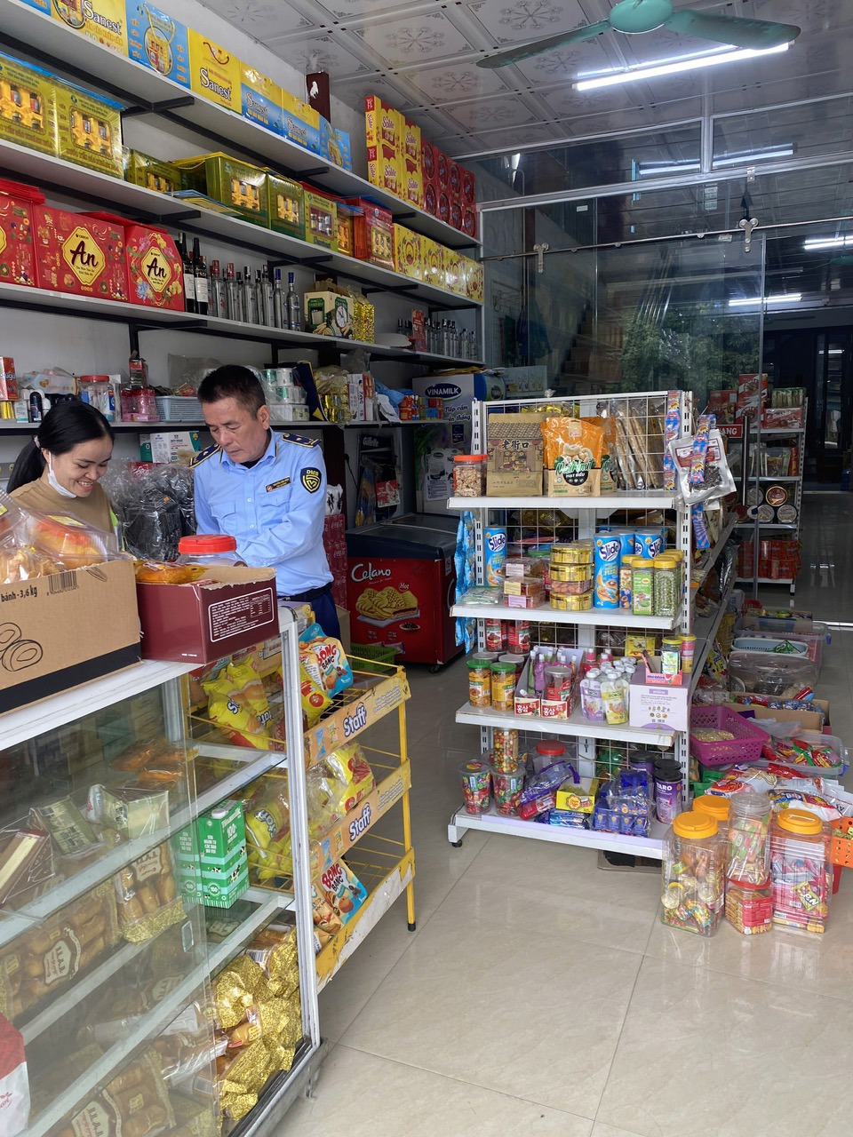 Ninh Bình: Tăng cường đôn đốc, giám sát triển khai Kế hoạch đấu tranh chống hàng giả giai đoạn 2021 - 2025 - Ảnh 2