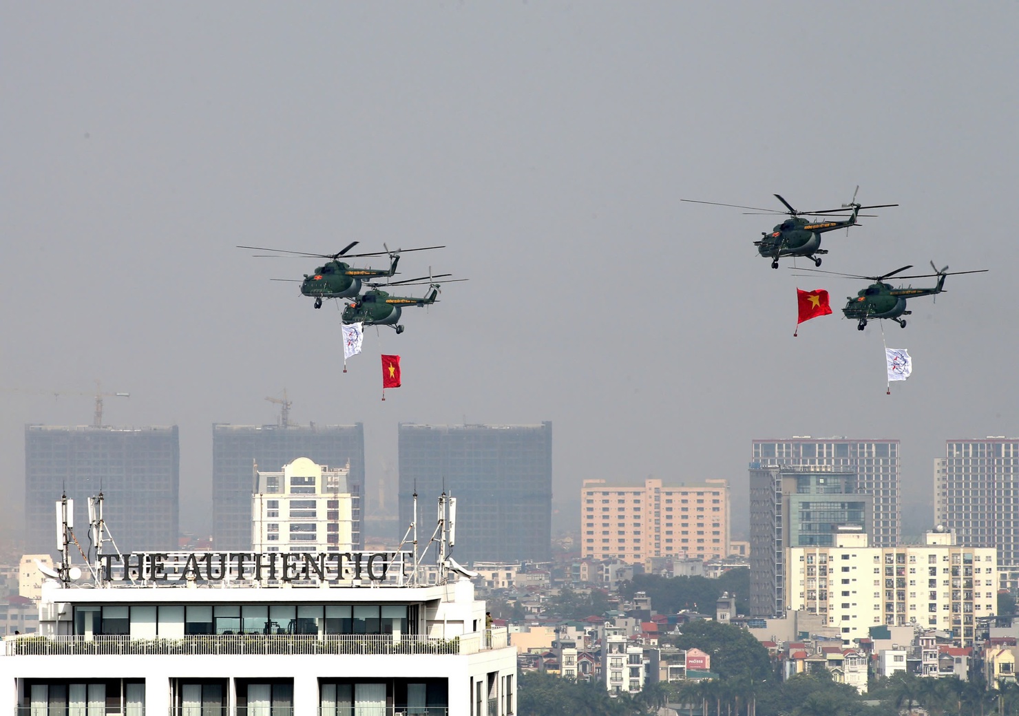 Hoạt động bay chào mừng của Không quân Việt Nam - Ảnh: VGP/Nhật Bắc