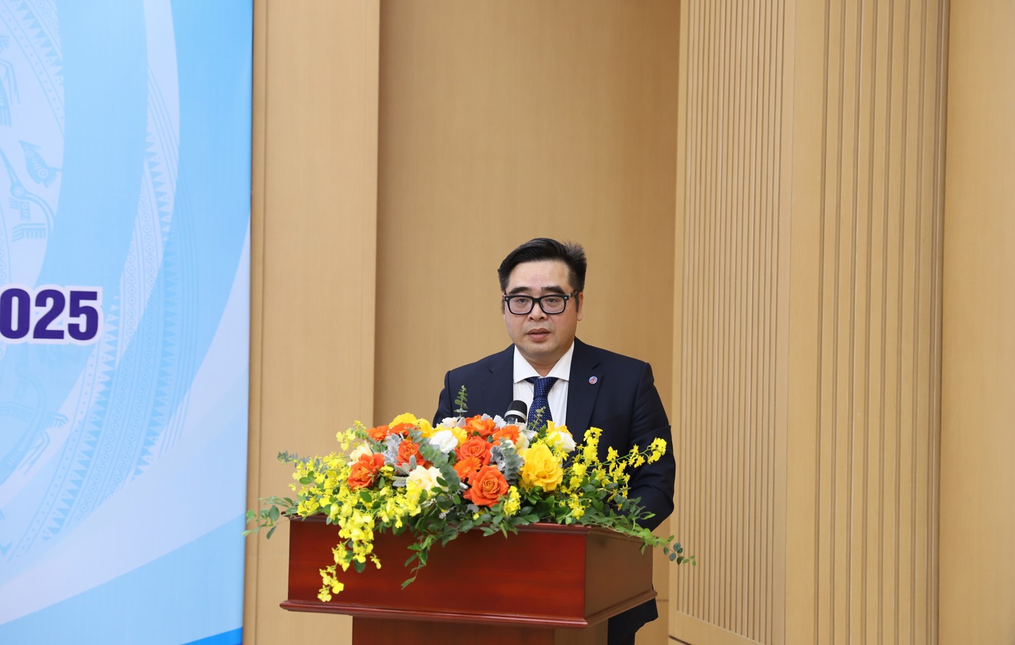 Cục trưởng Cục Quản l&yacute;, gi&aacute;m s&aacute;t bảo hiểm Ng&ocirc; Việt Trung ph&aacute;t biểu tại Hội nghị.