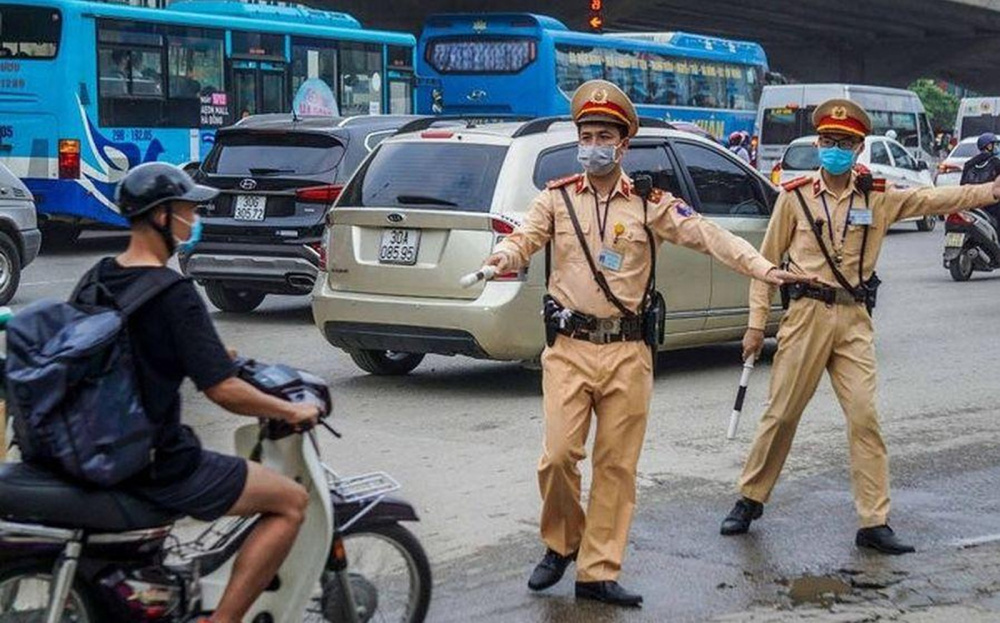 Người điều khiển ô tô không chấp hành đèn tín hiệu giao thông, hay đi ngược chiều, sẽ bị xử phạt 18-20 triệu đồng