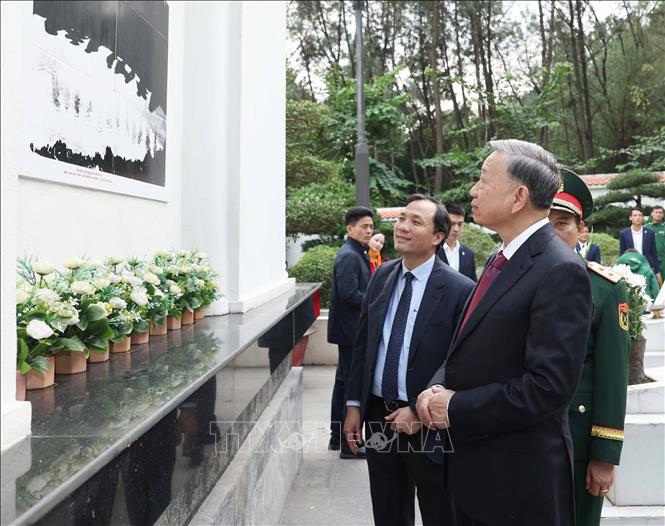 Tổng Bí thư Tô Lâm thăm Khu di tích Ngã ba Đồng Lộc. Ảnh: TTXVN 