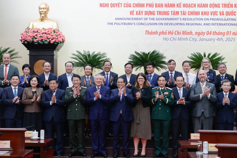 Đối với các đối tác trong nước và quốc tế, Thủ tướng Phạm Minh Chính đề nghị tiếp tục đồng hành cùng Chính phủ Việt Nam trong quá trình xây dựng, phát triển trung tâm tài chính... Ảnh: VGP/Nhật Bắc
