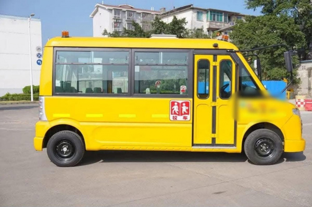 Từ 1/1/2025, xe ô tô kinh doanh chở trẻ em mầm non, học sinh phải sơn màu vàng đậm