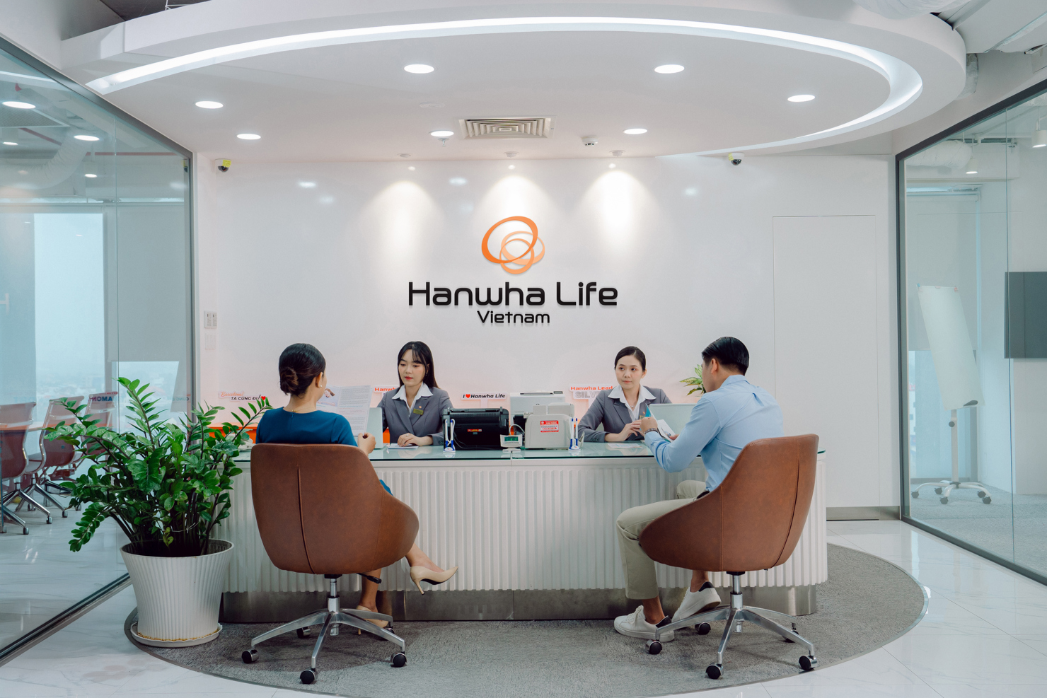 Hanwha Life - 17 năm tận tâm phục vụ người Việt.