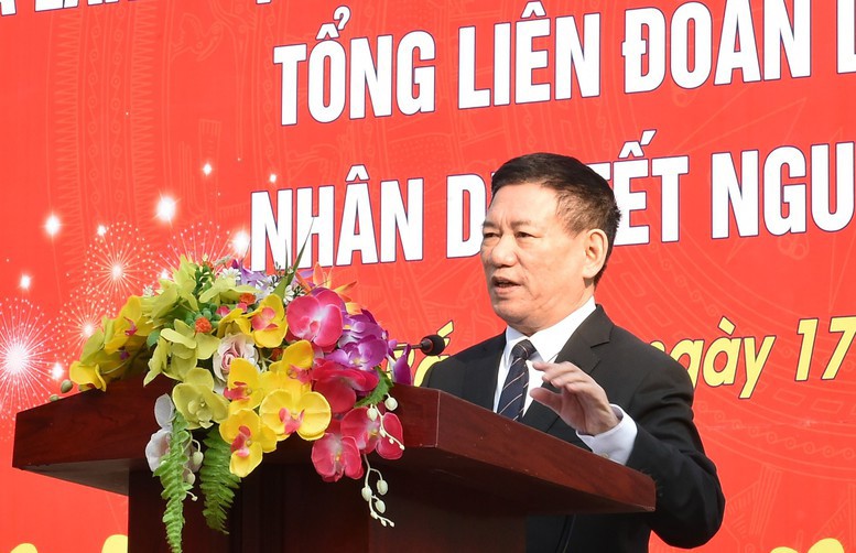 Phó Thủ tướng Hồ Đức Phớc đề nghị tỉnh Bắc Kạn phải quyết tâm thực hiện bằng được mục tiêu xóa nhà tạm, nhà dột nát cho hộ nghèo, đi đôi với tạo sinh kế bền vững cho nhân dân. Ảnh VGP/Trần Mạnh