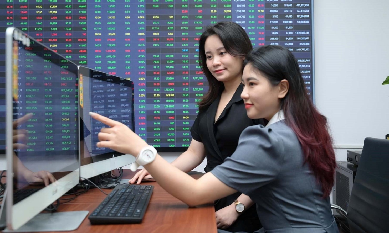 Số tài khoản nhà đầu tư trên thị trường chứng khoán đã đạt trên 9 triệu tài khoản.