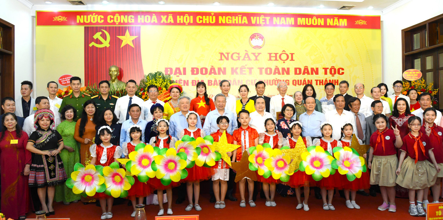 Tổng Bí thư Tô Lâm và Chủ tịch Quốc hội Trần Thanh Mẫn dự Ngày hội Đại đoàn kết toàn dân tộc tại phường Quán Thánh, Hà Nội