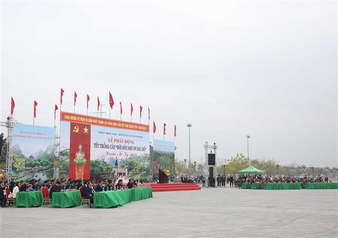 Lễ phát động "Tết trồng cây đời đời nhớ ơn Bác Hồ” Xuân Ất Tỵ 2025 - Ảnh: TTXVN